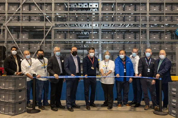 Cérémonie d'inauguration du nouvel entrepôt technologique de Walmart à Cornwall, en Ontario.