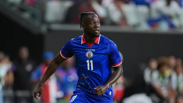 Un joueur écossais en action lors du match Haïti-Écosse.