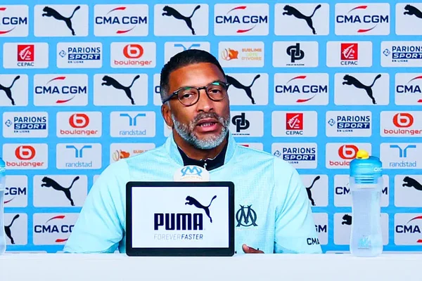 Habib Beye en conférence de presse officielle de l'OM.