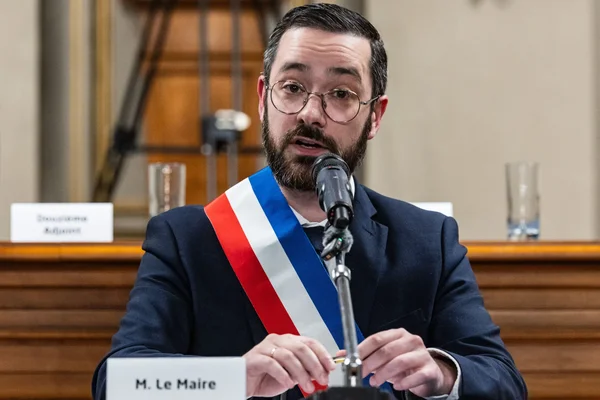 David Guiraud, maire LFI de Roubaix, s'exprimant lors d'un événement officiel.