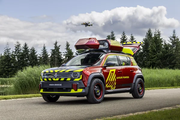 Renault Vision 4Rescue, démonstrateur pour les services d’urgence, avec drone déployé.
