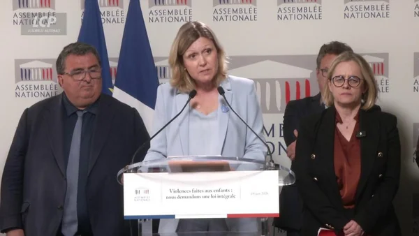 Conférence de presse à l'Assemblée nationale sur les violences contre les enfants, dans le cadre de l'affaire Lyhanna.