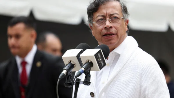 Le président colombien Gustavo Petro s'adressant aux médias lors d'une conférence de presse.