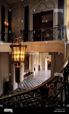 Intérieur de l'ambassade britannique à Paris, un lieu potentiellement lié aux démarches dans la disparition de Lucy Stemp.