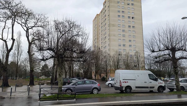 Immeuble résidentiel dans le nord de Nantes, où des coups de feu ont blessé trois personnes.
