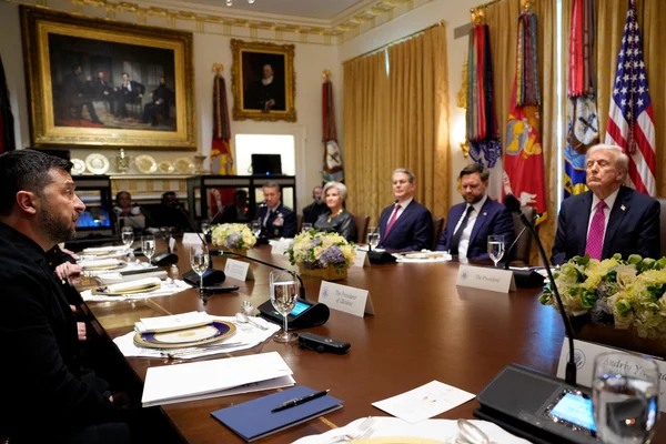 Volodymyr Zelensky et Donald Trump lors d'une réunion à la Maison-Blanche.