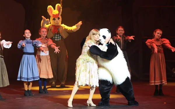 « Les fées n'ont pas d'âge » : à 82 ans, Chantal Goya a joué son 535e spectacle au Palais des Congrès ! - Le Parisien
