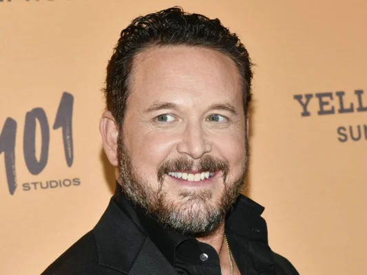 Cole Hauser, star de Yellowstone, donnant des nouvelles du spin-off.