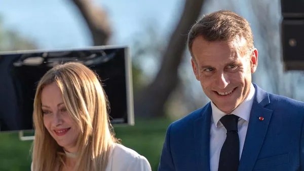 Emmanuel Macron et Giorgia Meloni lors de leur rencontre au sommet d'Antibes.