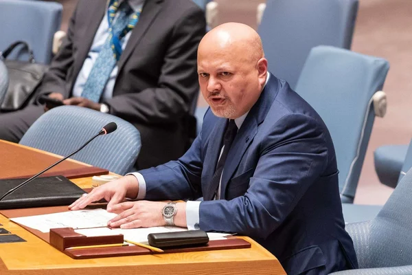 Karim Khan, procureur de la CPI, accusé d'abus sexuels et d'avoir tenté de faire taire la victime présumée.