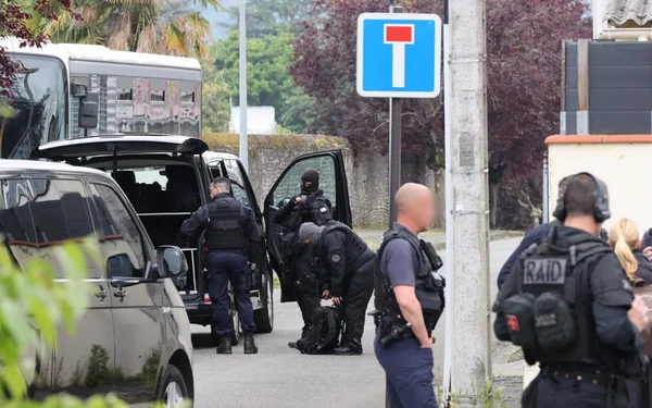 Opération policière avec le RAID rue des Messagers à Pau.