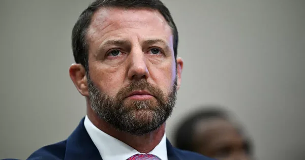 Le secrétaire à la Sécurité intérieure des États-Unis célèbre l'élimination de l'Iran.