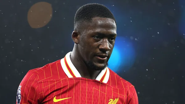 Ibrahima Konaté, défenseur du Liverpool FC, en action lors d'un match.