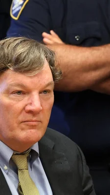 Personnalité liée à l'affaire des incendies criminels visant des propriétés de Keir Starmer.