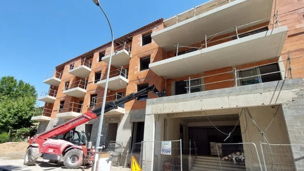 Chantier de construction à Narbonne, lieu du guet-apens ayant coûté la vie à Louis.