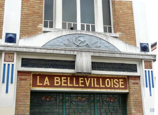 Façade de La Bellevilloise, lieu emblématique du 20e arrondissement de Paris, qui accueille le premier Salon de la BD érotique.