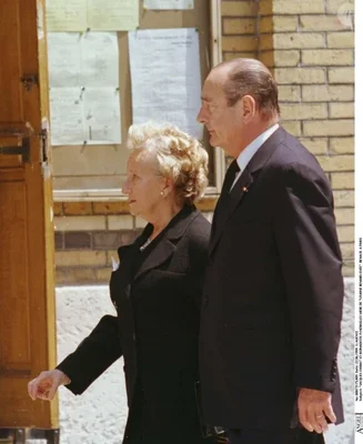 Jacques Chirac et Bernadette Chirac lors de funérailles.