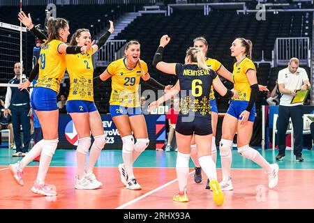 Les joueuses ukrainiennes fêtent une victoire lors du Championnat d'Europe CEV 2023.