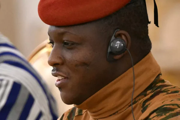 Portrait d'un militaire sahélien en tenue de combat.