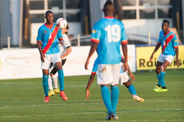 Presnel Kimpembe (au centre) sous les couleurs de la RDC U21 face à l'Autriche en 2014.