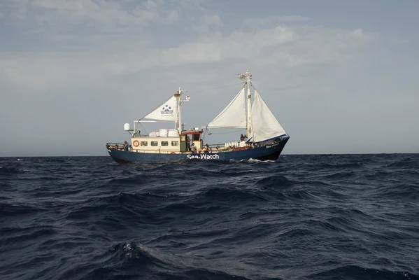 Le MS Sea-Watch, ancien chalutier de 100 ans, lors de sa première mission en Méditerranée.