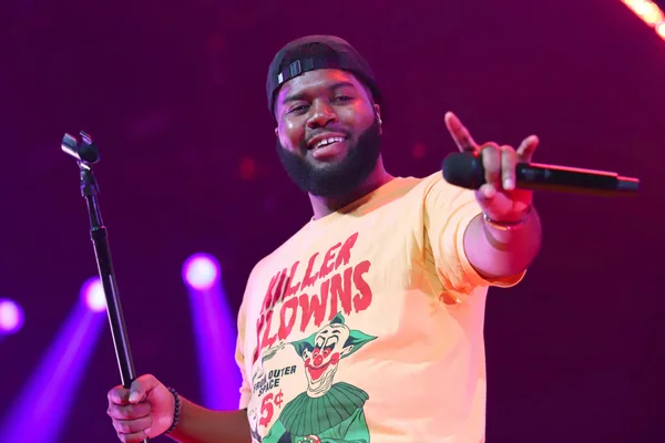 Khalid au Zénith de Paris, souriant et décontracté sur scène