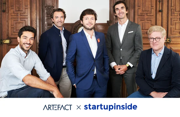 Équipe d'Artefact et de Startup Inside célébrant l'acquisition.
