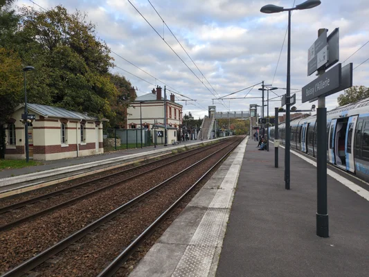 La gare de Boissy-l'Aillerie sur la ligne J du Transilien, en 2016.