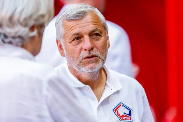 Bruno Genesio, entraîneur du LOSC Lille, en polo blanc.