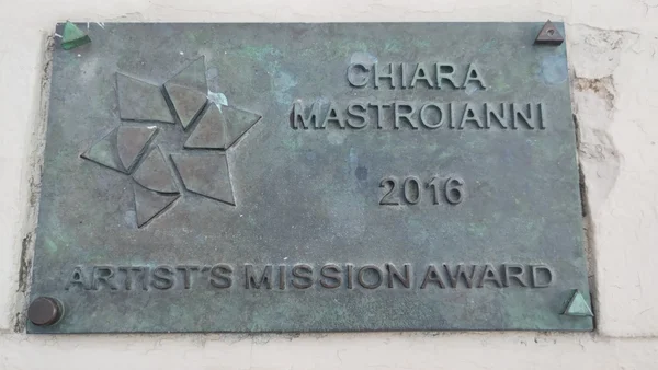 Plaque honorifique dédiée à Chiara Mastroianni, récompensée en 2016 lors du MFF Art Film.