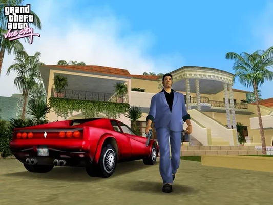 Capture d'écran du jeu vidéo Grand Theft Auto: Vice City (2002), montrant le protagoniste Tommy Vercetti en costume bleu, tenant une arme à feu, marchant devant une voiture de sport rouge et une villa luxueuse avec des palmiers. Le logo du jeu est visible en haut à gauche.