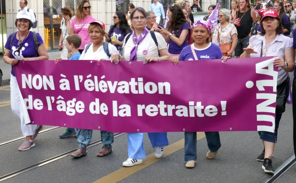 Grève féministe du 14 juin 2022 à Genève : « Non à l'élévation de l'âge de la retraite ! ».