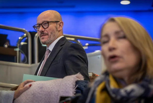 Un élu ou responsable lors d'une séance au Conseil départemental de la Gironde.