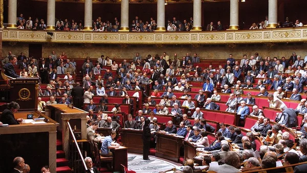 Séance au Parlement grec, illustration d'un débat parlementaire.