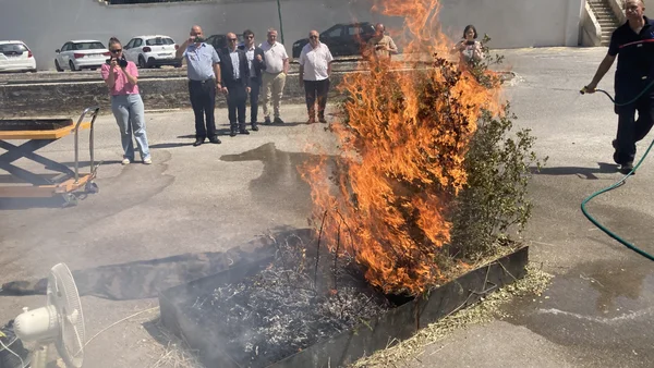 Petit incendie maîtrisé par des pompiers dans les Bouches-du-Rhône.