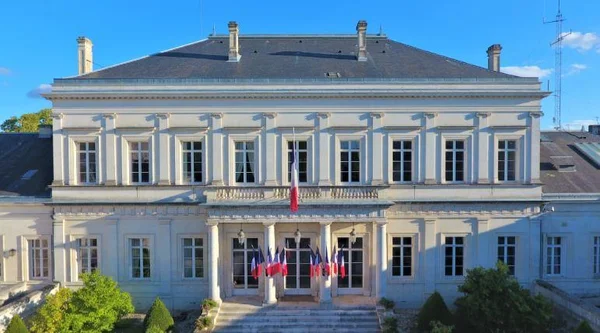 La Préfecture de la Charente, représentative des préfectures départementales.