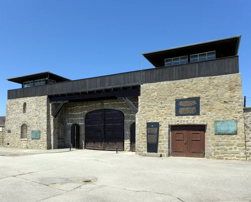 Entrée principale du mémorial du camp de concentration de Mauthausen, en Haute-Autriche.