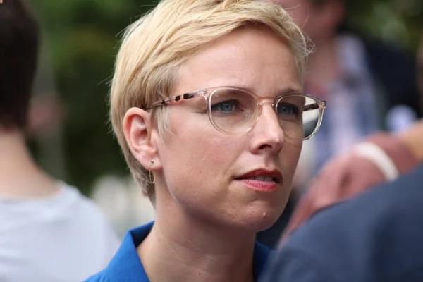 Clémentine Autain, députée LFI, prenant la parole aux journées d'été des écologistes en 2021.