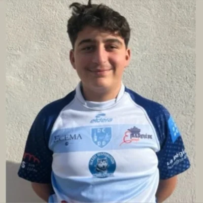 Thomas, la victime, souriant en maillot de sport.