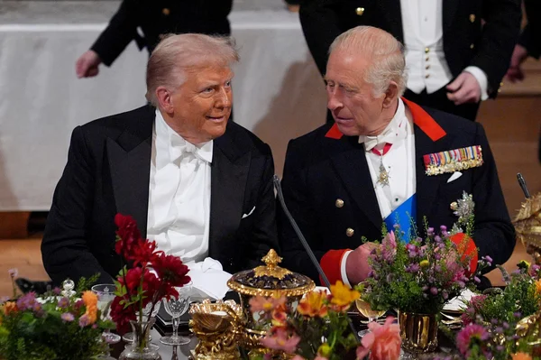Donald Trump et le roi Charles III lors du banquet royal à Windsor.