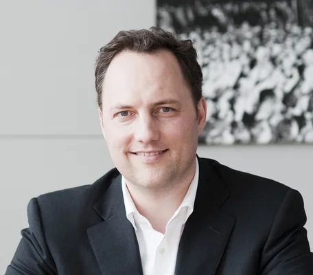 Edgar Berger, président-directeur général international de Sony Music Entertainment, souriant lors d'un portrait professionnel