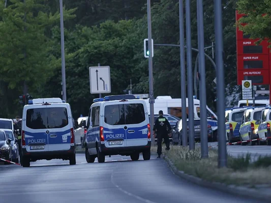 Opération policière en cours près d'un supermarché à Berlin lors d'une prise d'otage.