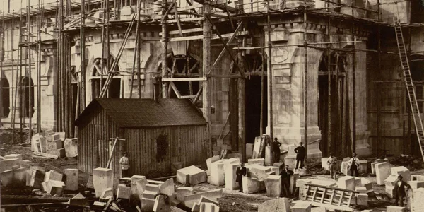 Construction de l'Opéra Garnier à Paris, vue du pavillon des abonnés | Passerelles