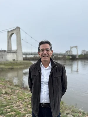 Le maire condamné, aperçu devant le pont de Tonnay-Charente.