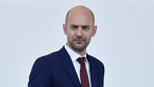 Jean-Noël Barrot dénonce l'interpellation de deux diplomates français en Iran.