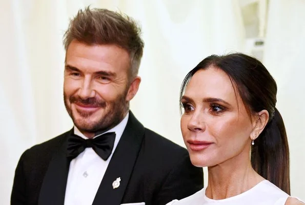 David et Victoria Beckham lors d'un événement formel.