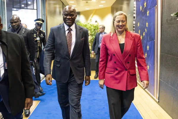 Brice Oligui Nguema et Jutta Urpilainen lors de la visite de la délégation gabonaise à l'UE, le 26 novembre 2024.