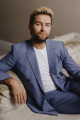 Antony Starr, interprète de Homelander, en portrait.