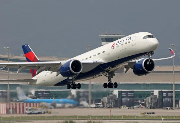 Delta Air Lines Airbus A350 décollant de l'aéroport de Chicago.