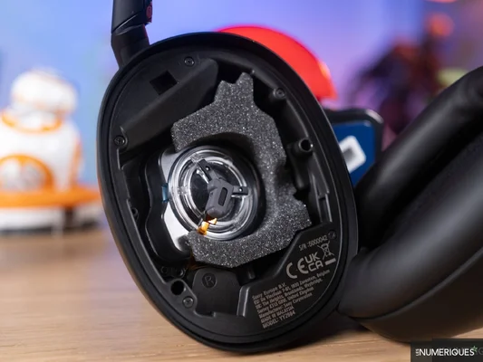 Vue interne du haut-parleur d'un casque Sony WH-1000XM6, avec le coussin retiré